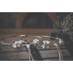 Στέφανα γάμου “άπειρο” με επίχρυση-επάργυρη βέργα και μεταξωτά λουλούδια